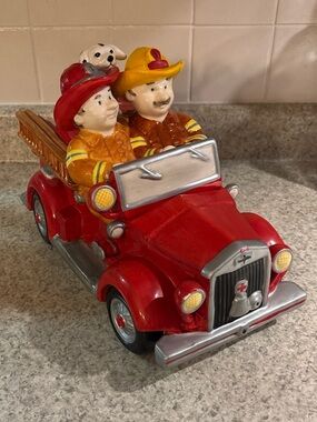Vintage! Rare Find Firetruck Ceramic Cookie Candy Jar Container Americana Large
